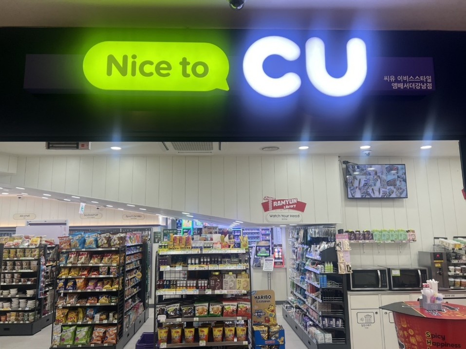 韓国ソウルのCUコンビニ店舗入口